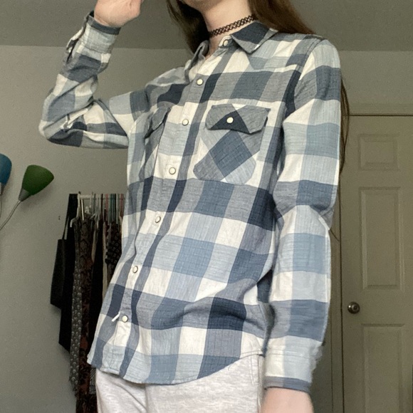 🦋 Soft Blue & White Flannel - Picture 3 of 5